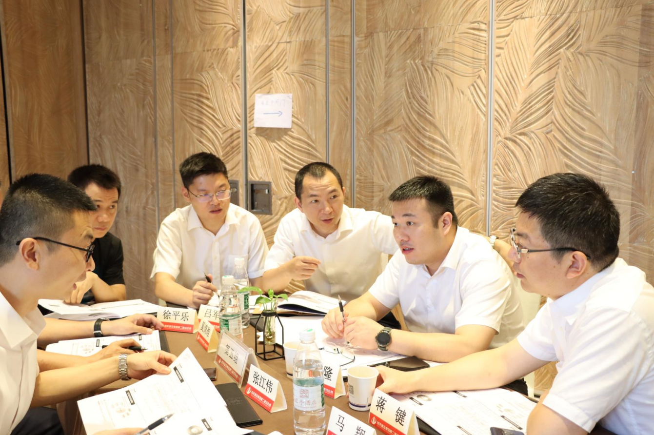 2021年6月25日-26日，evo视讯二建组织开展了2021年中高层主管执行力培训。本次培训特邀清华、北大、上海交大总裁班讲师，中国企业家协会特聘高级讲师许晋老师进行授课。